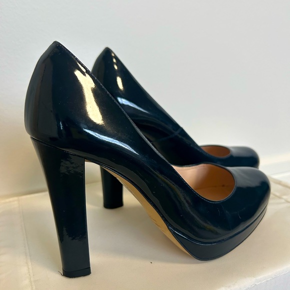 Browns Coutoure Patent Leather round toe pumps with thick heel in black. Size 38 - Picture 4 of 8